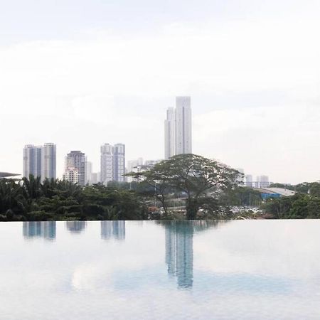 Seaview Condo Near Rf Mall, Food Court & Free Netflix Johor Bahru Exteriör bild