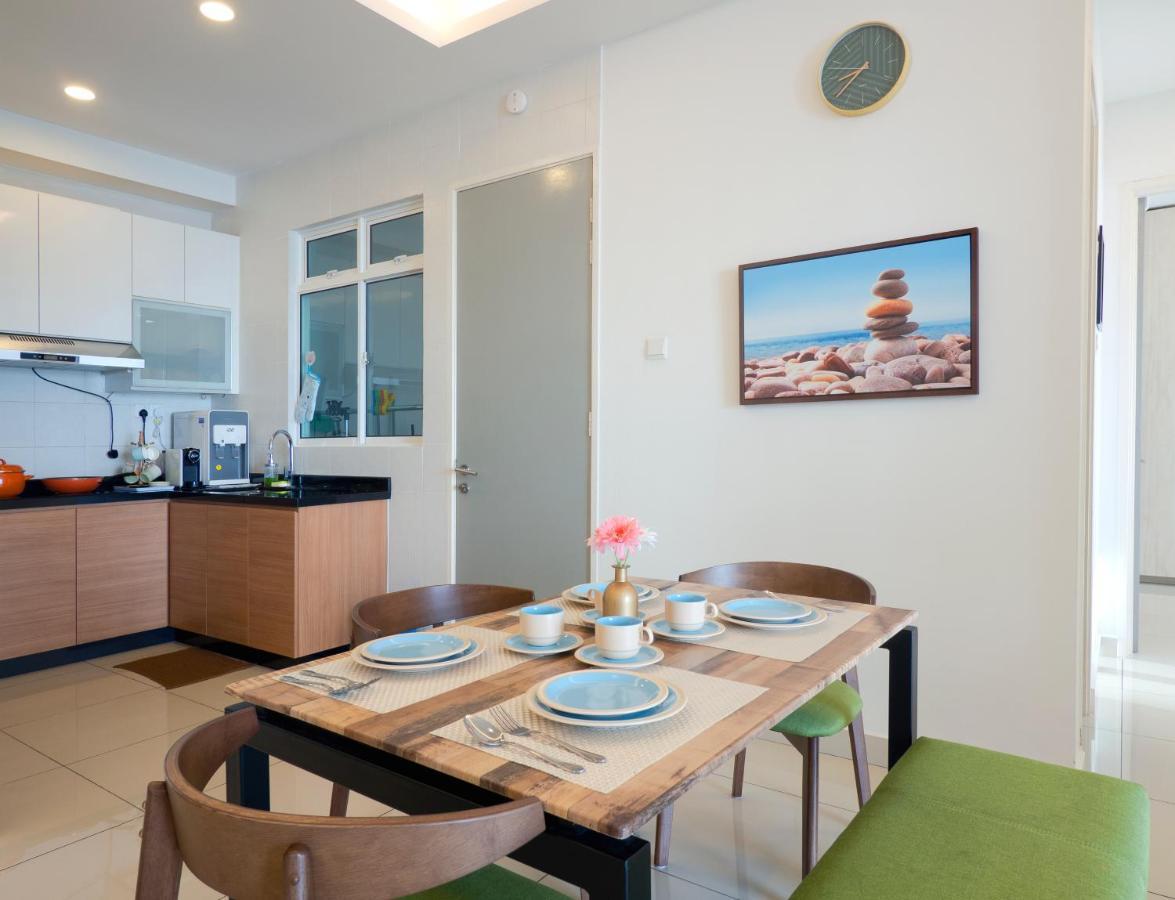 Seaview Condo Near Rf Mall, Food Court & Free Netflix Johor Bahru Exteriör bild