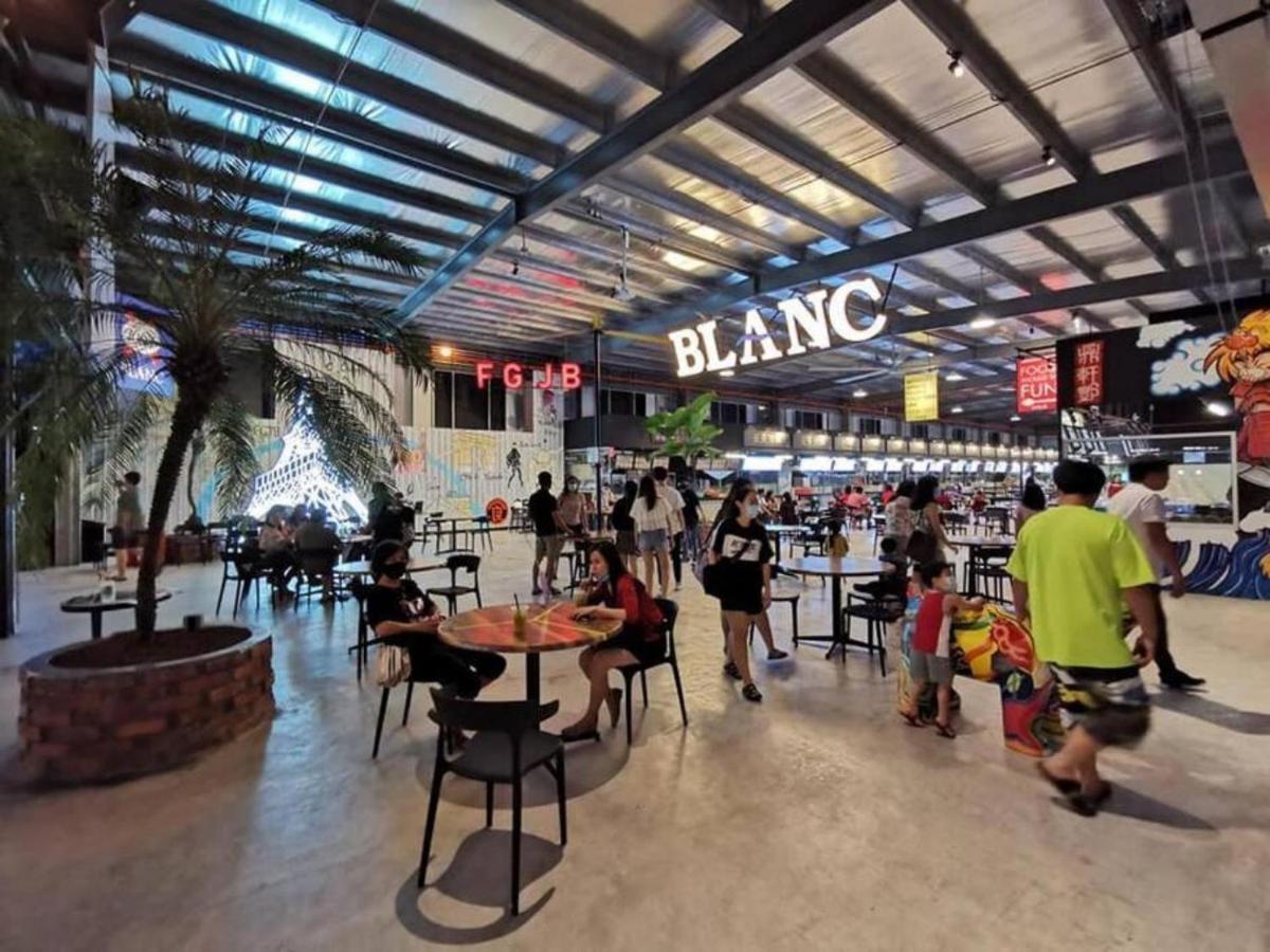 Seaview Condo Near Rf Mall, Food Court & Free Netflix Johor Bahru Exteriör bild